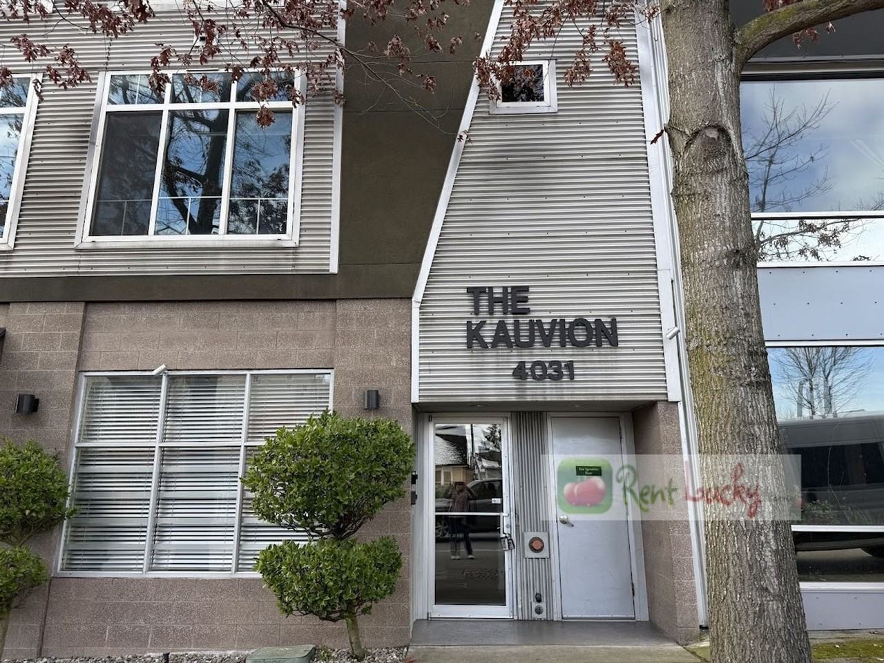 4031 Aurora Ave N - Photo 2 of 30