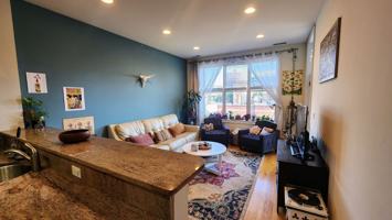 featured image of 918 W Belmont Ave #302
