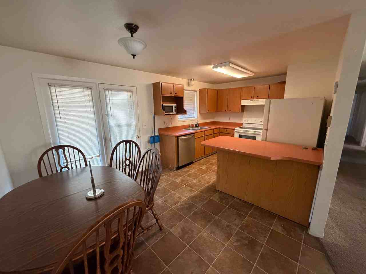 2923 Lampman Dr - Photo 3 of 6