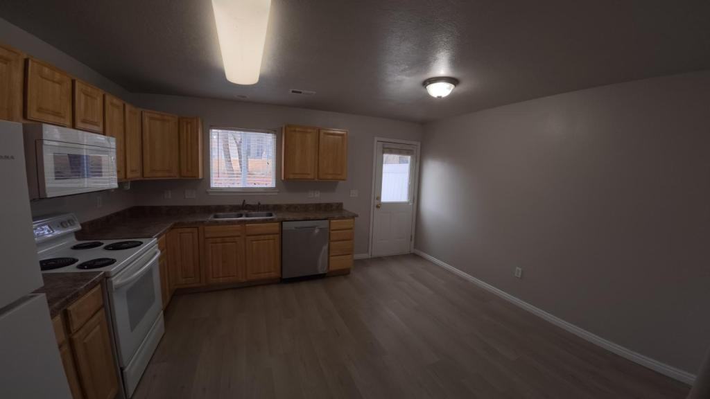 949 E 1150 S - Photo 4 of 19