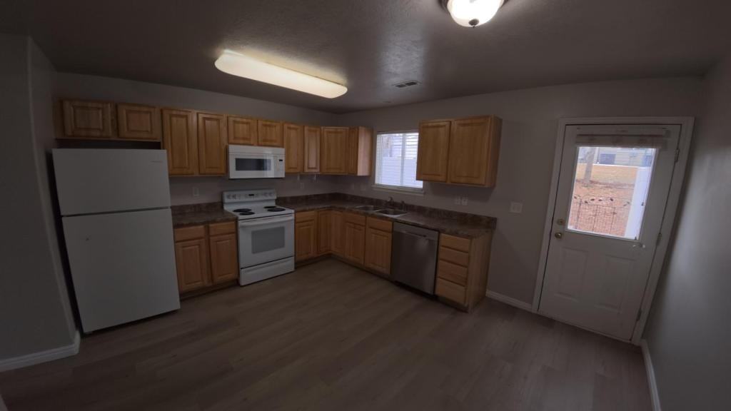 949 E 1150 S - Photo 5 of 19