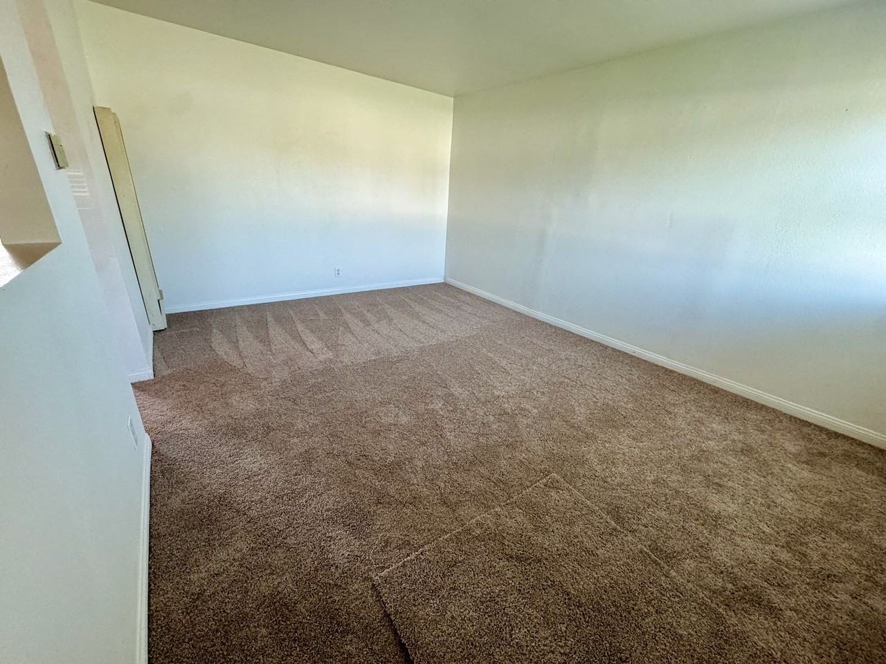 18446 Rorimer St - Photo 2 of 7