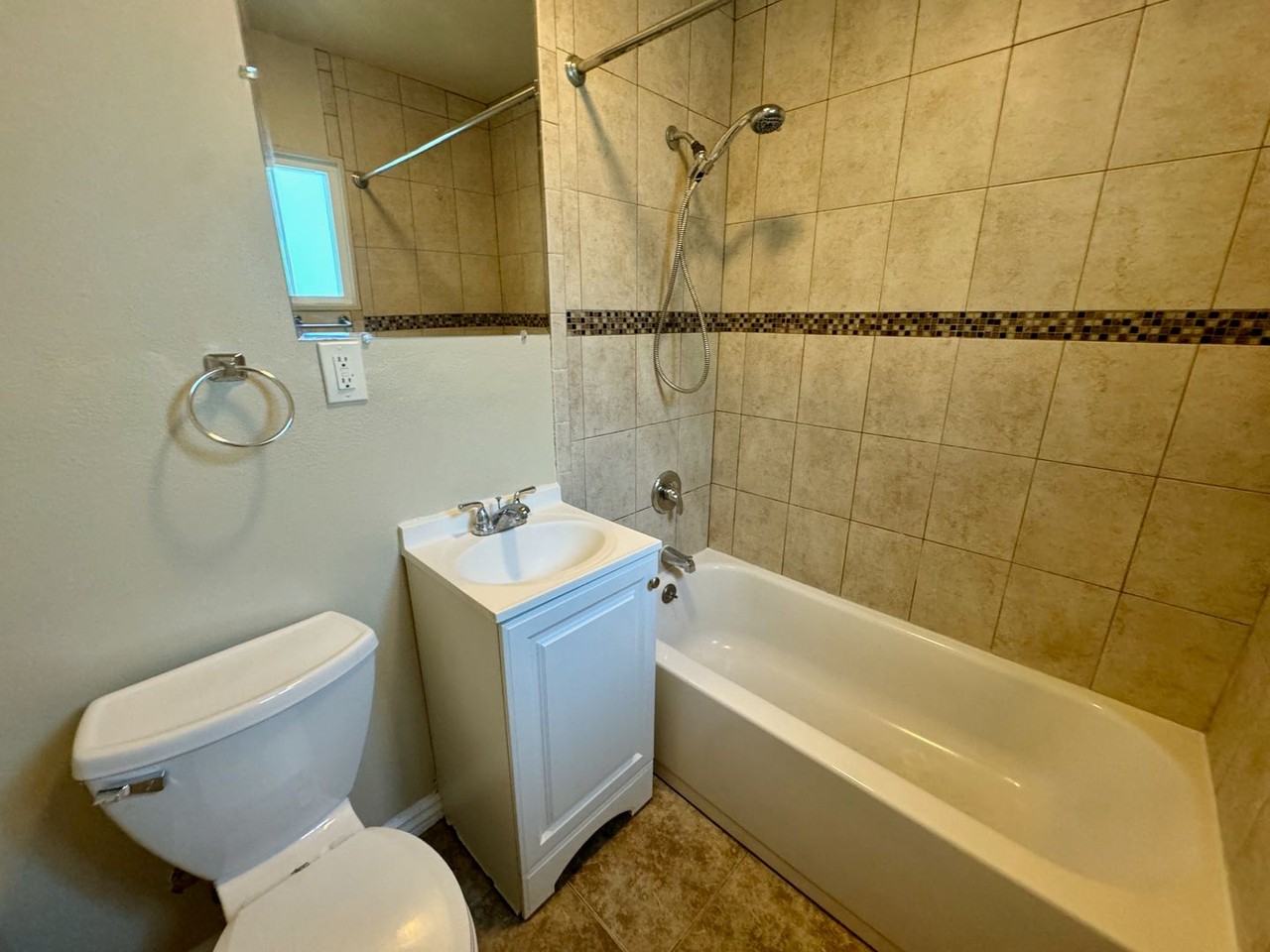 18446 Rorimer St - Photo 6 of 7