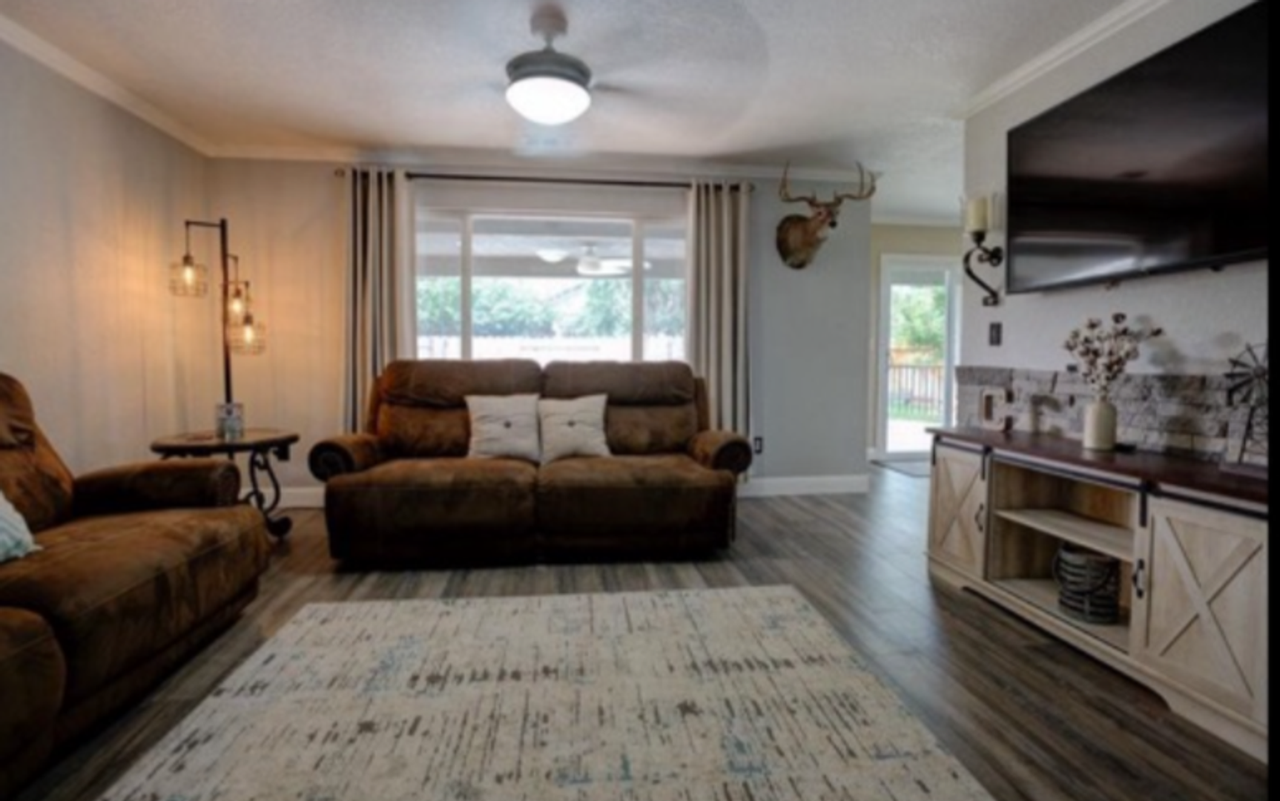 12106 Washington Rd - Photo 2 of 11