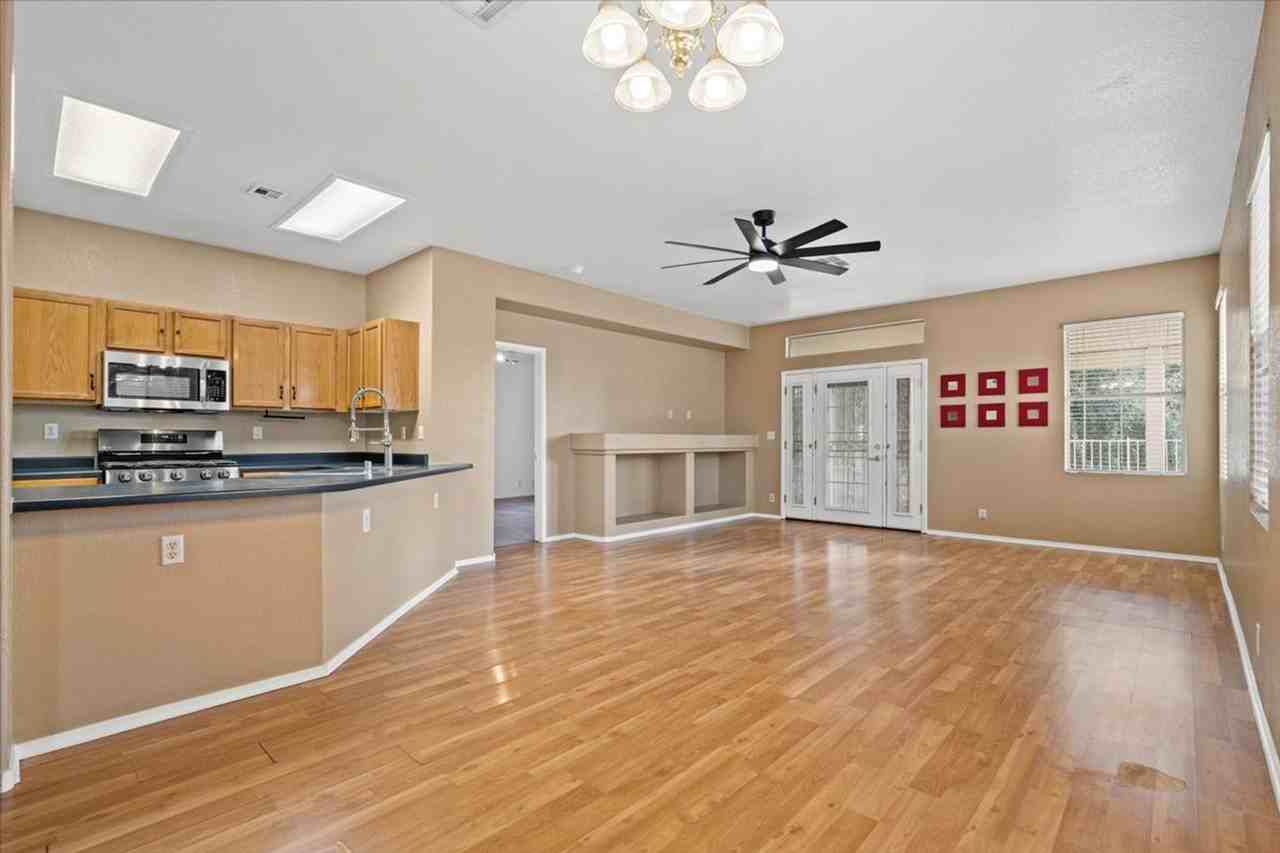 7904 Smokey Ridge Ct - Photo 3 of 21