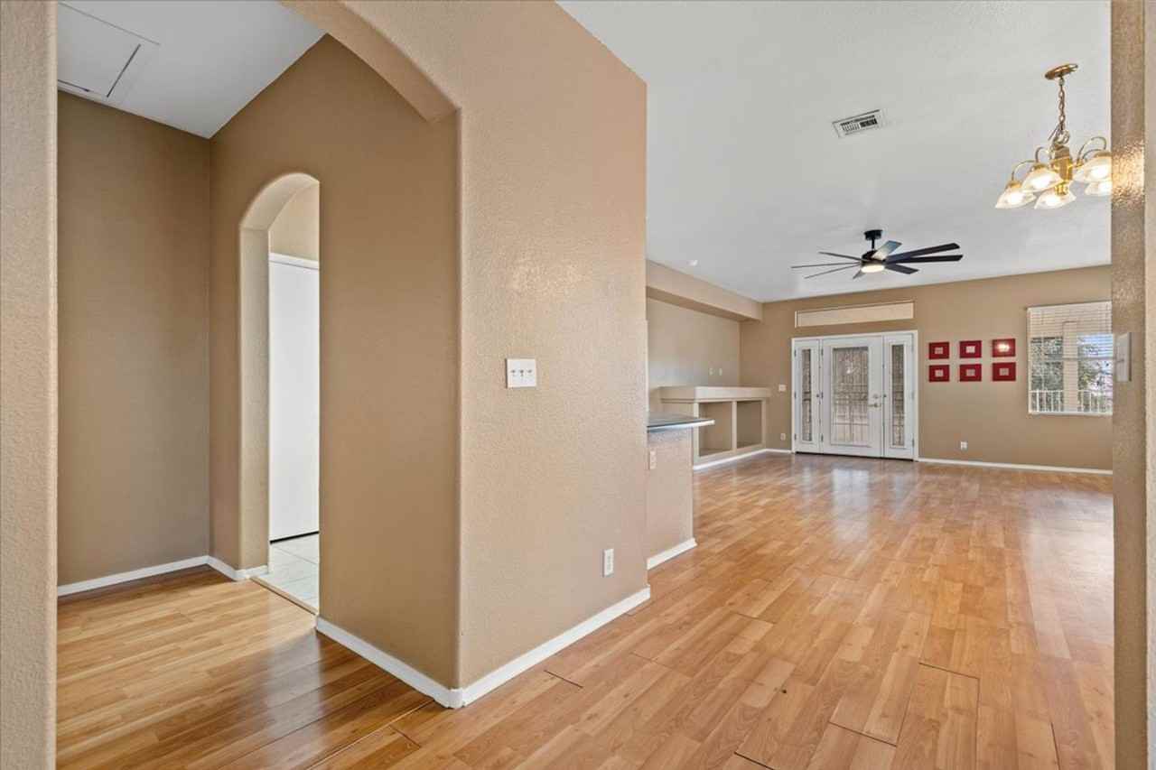 7904 Smokey Ridge Ct - Photo 5 of 21