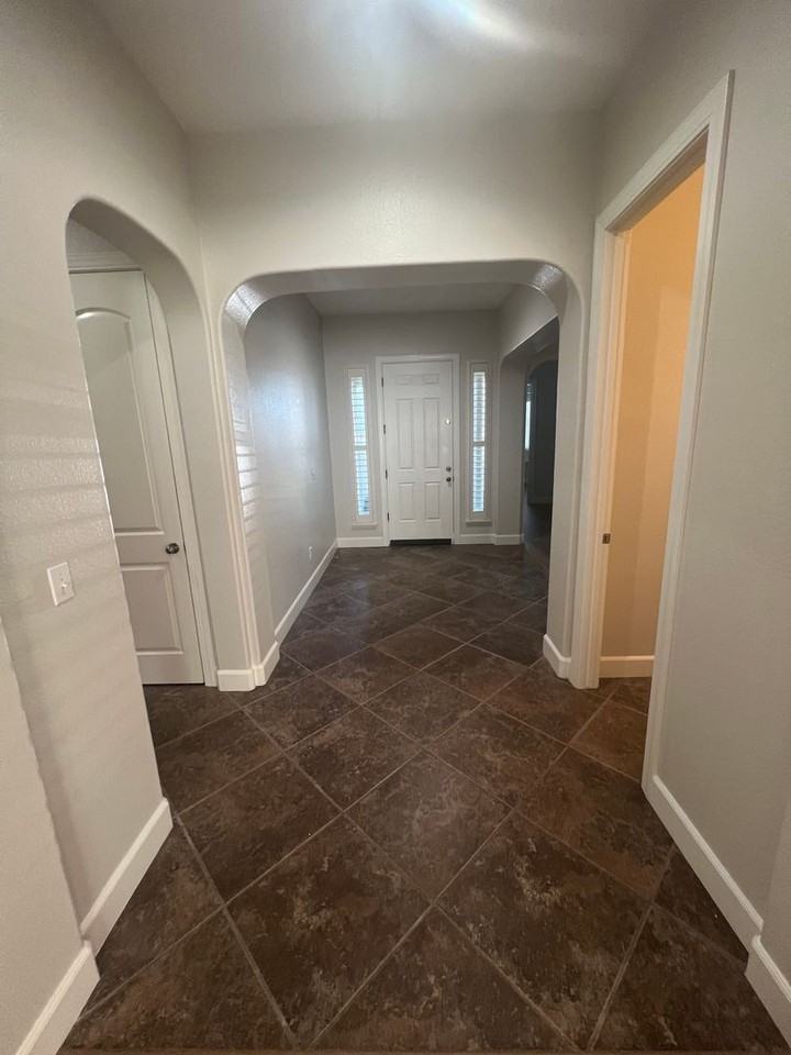 721 Bluestone Cir - Photo 4 of 22