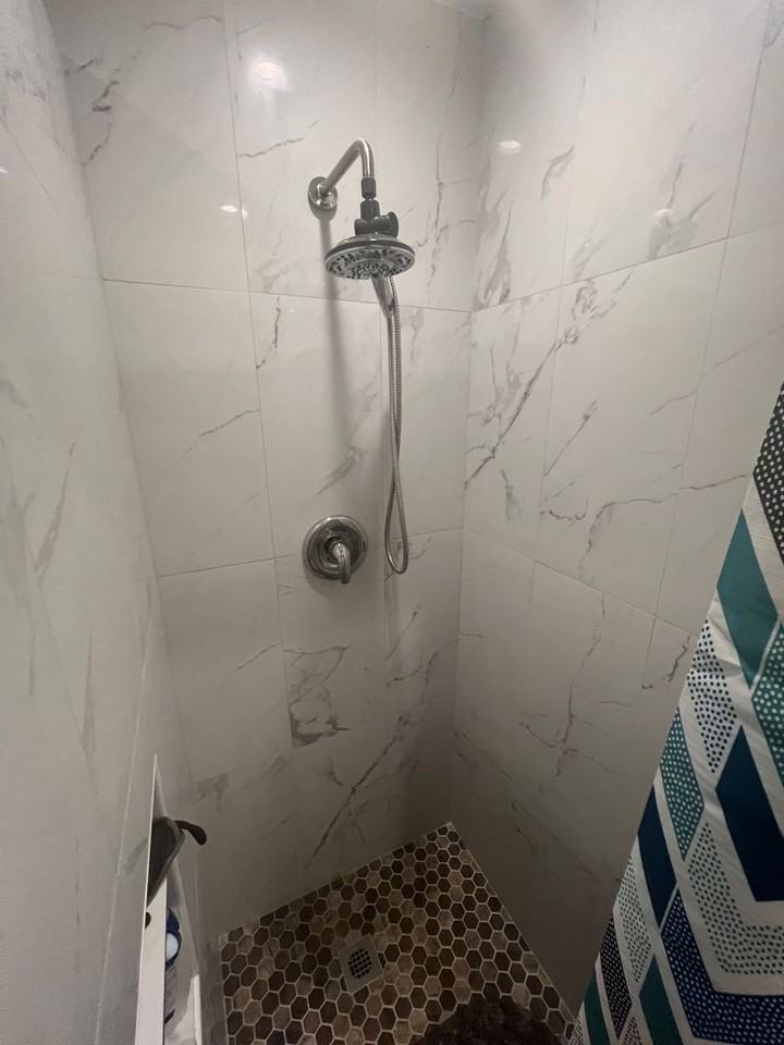 225 W Elm St - Photo 2 of 4