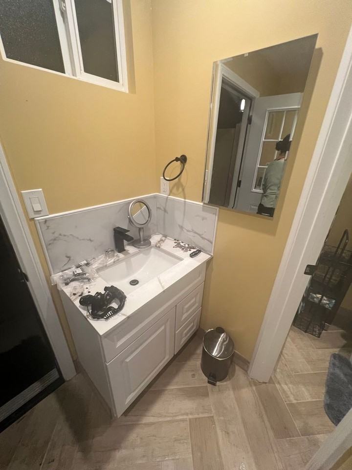 225 W Elm St - Photo 3 of 4