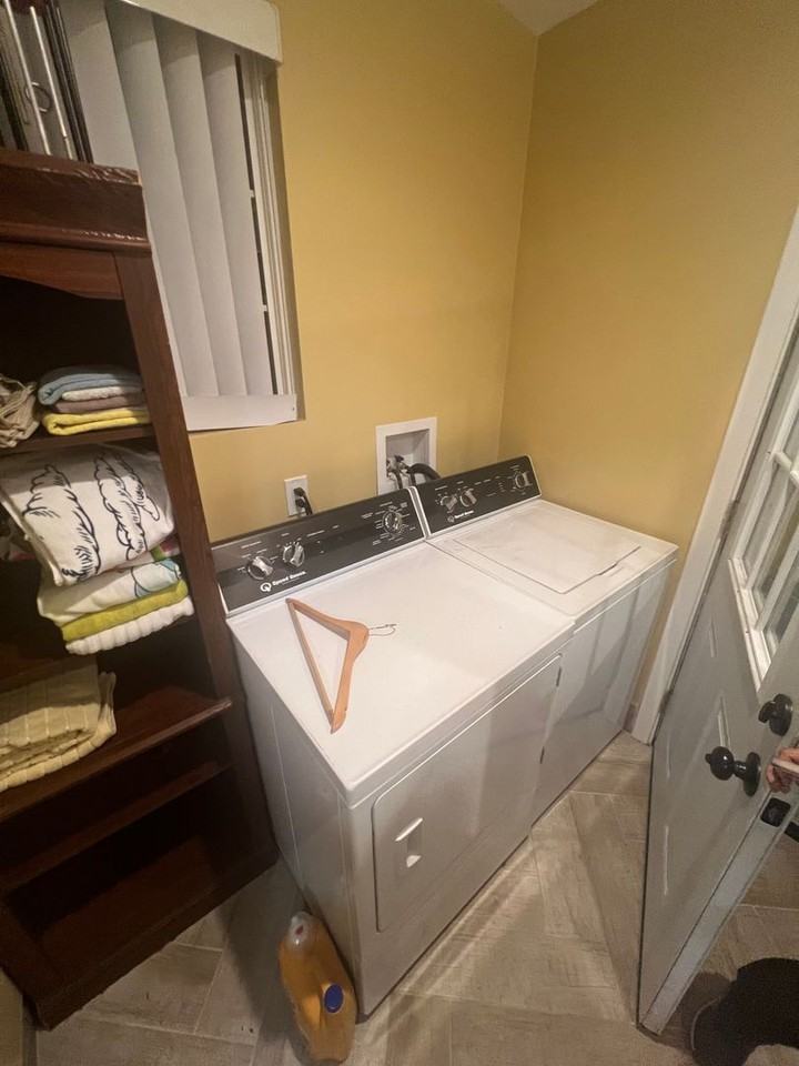 225 W Elm St - Photo 4 of 4