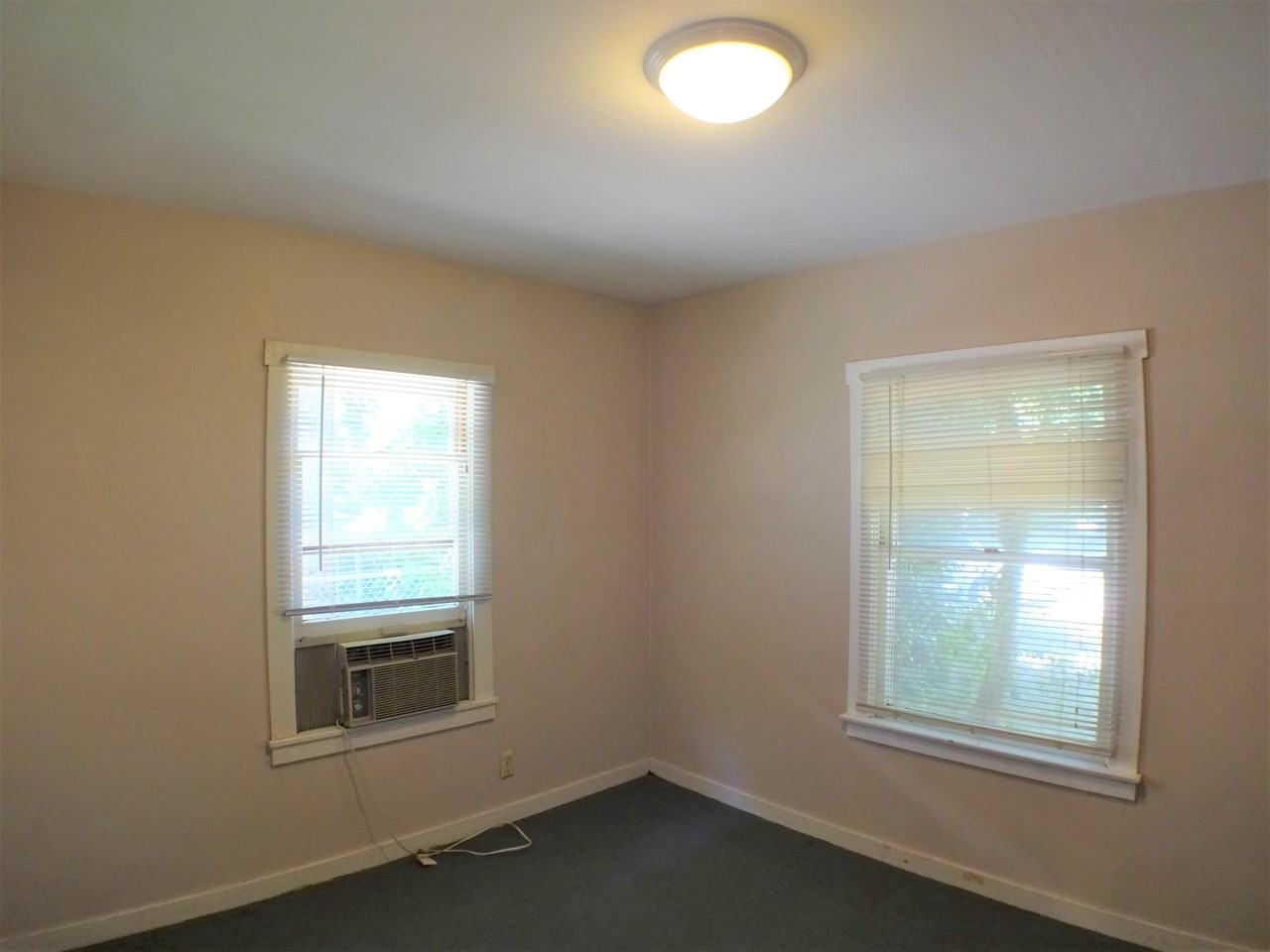 1187 Hobart St #A - Photo 6 of 11