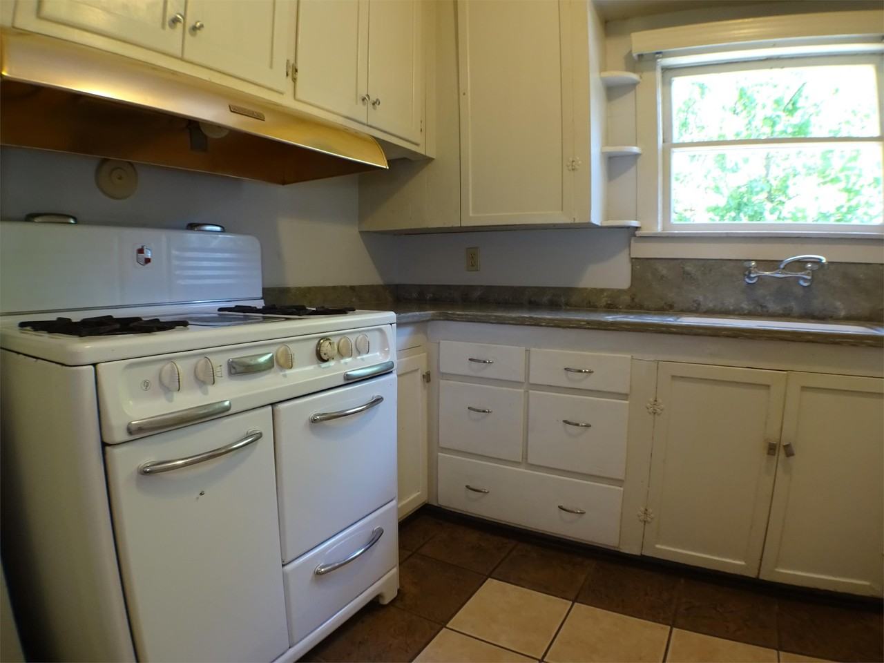 1187 Hobart St #A - Photo 2 of 11