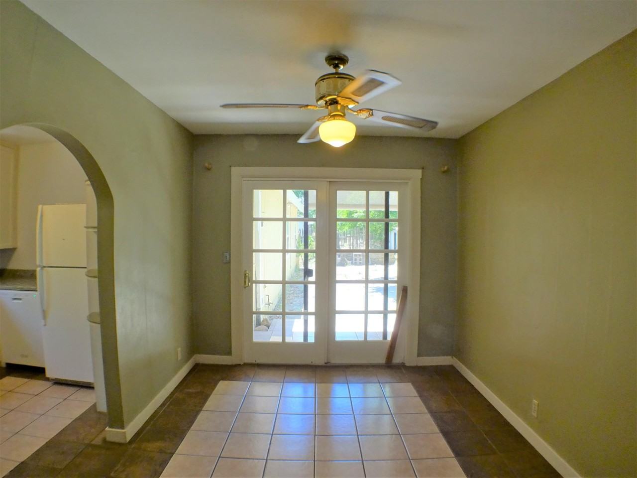 1187 Hobart St #A - Photo 5 of 11