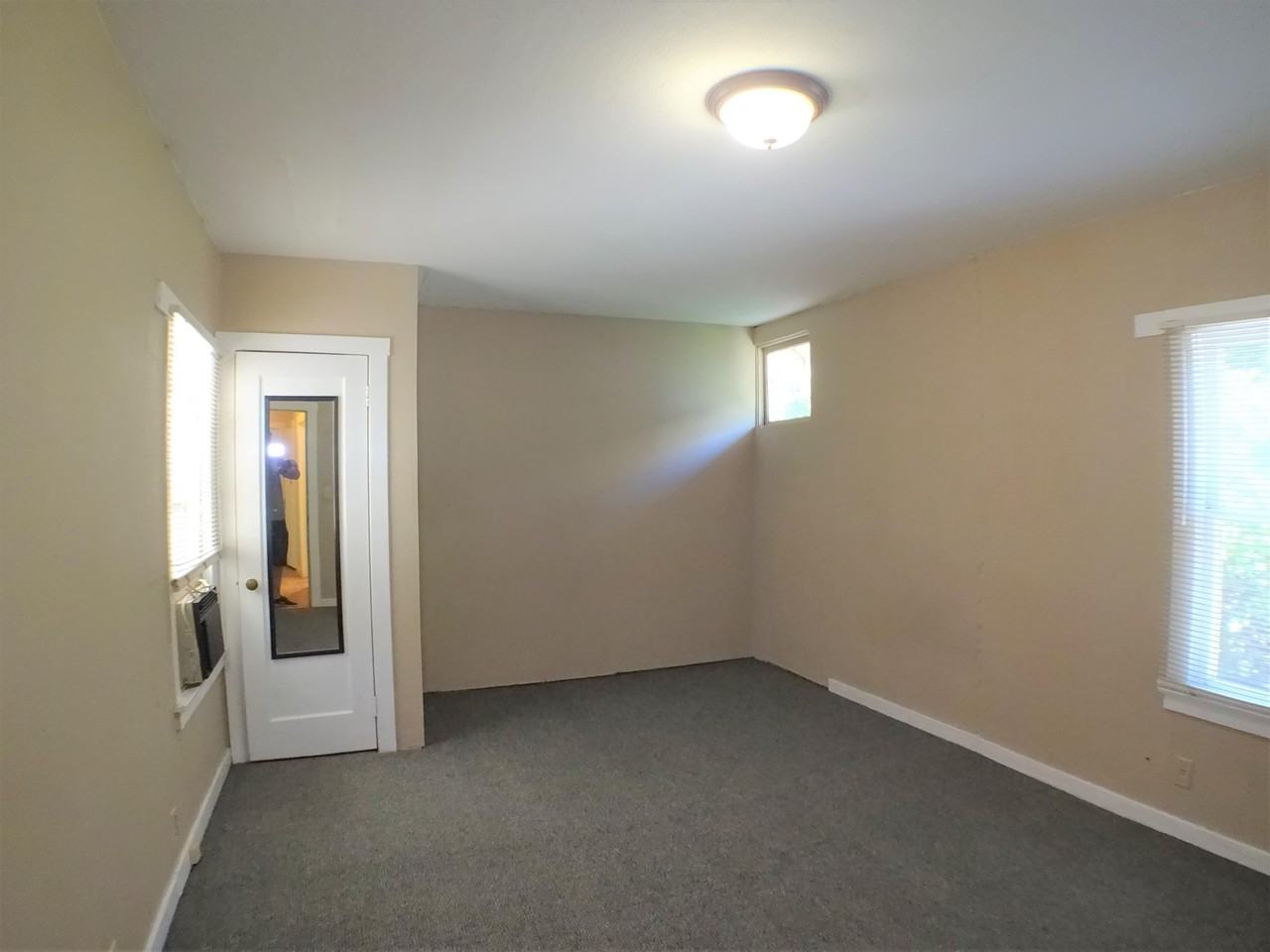 1187 Hobart St #A - Photo 7 of 11