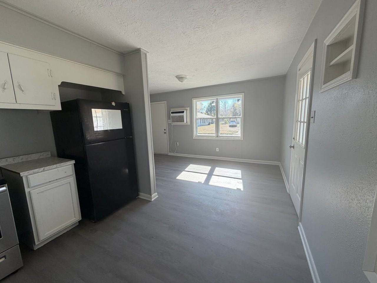 1019 Alamo St - Photo 3 of 10