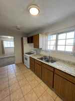 featured image of 1529 1/2 Oak St