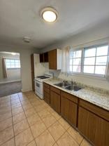 1529 1/2 Oak St - Photo 1 of 1