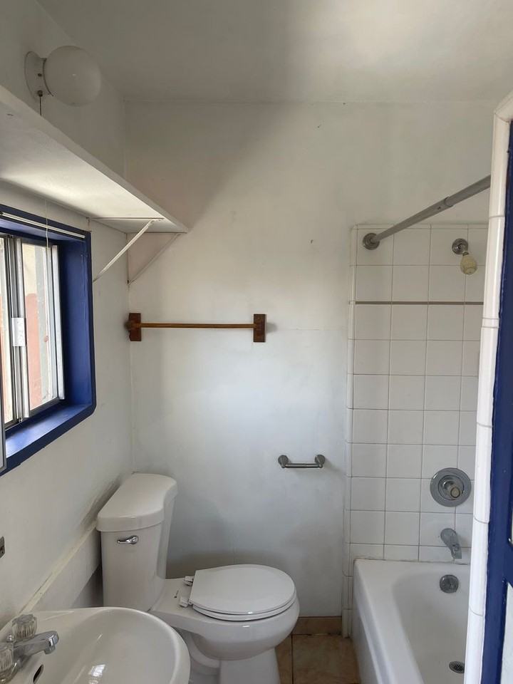 1529 1/2 Oak St - Photo 5 of 6