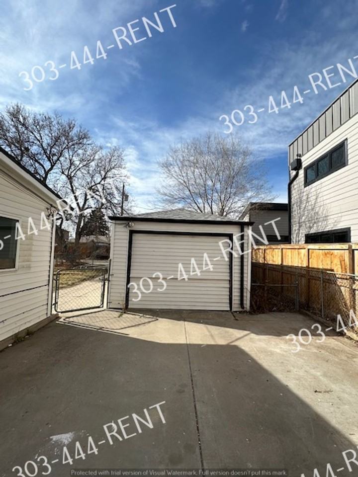 949 Stuart St - Photo 2 of 15