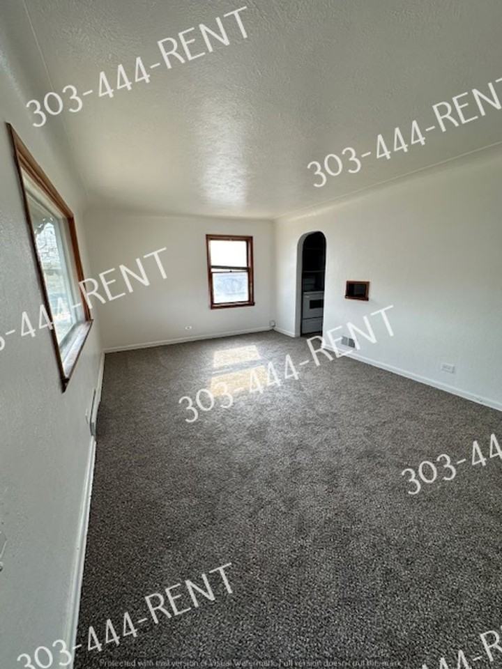 949 Stuart St - Photo 5 of 15