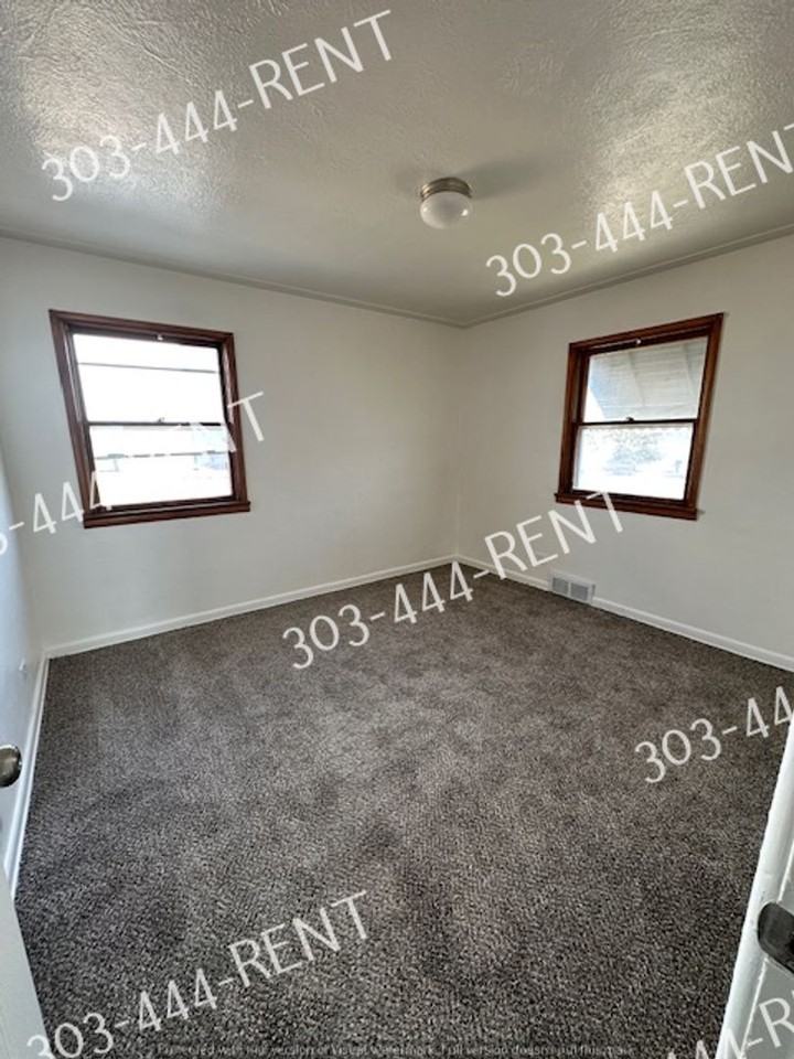 949 Stuart St - Photo 7 of 15