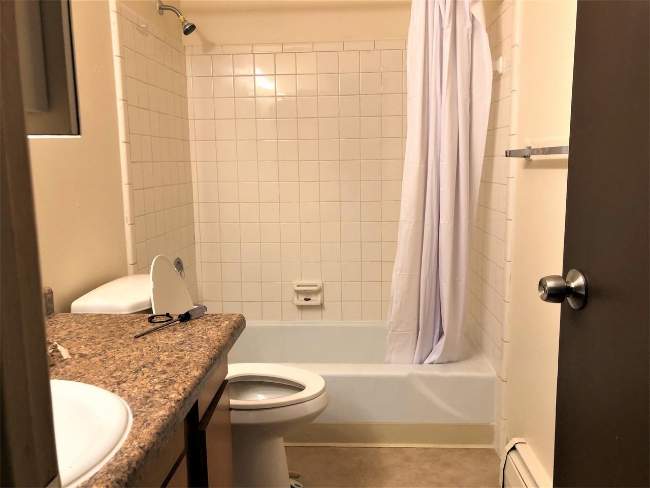 2606 Ardsley Cir #E - Photo 2 of 11