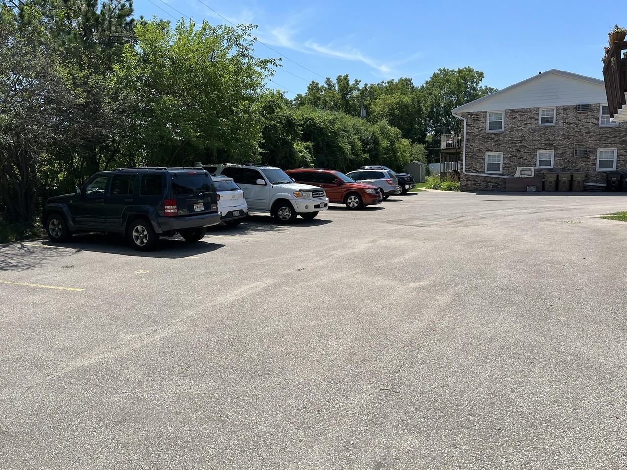 2606 Ardsley Cir #E - Photo 6 of 11