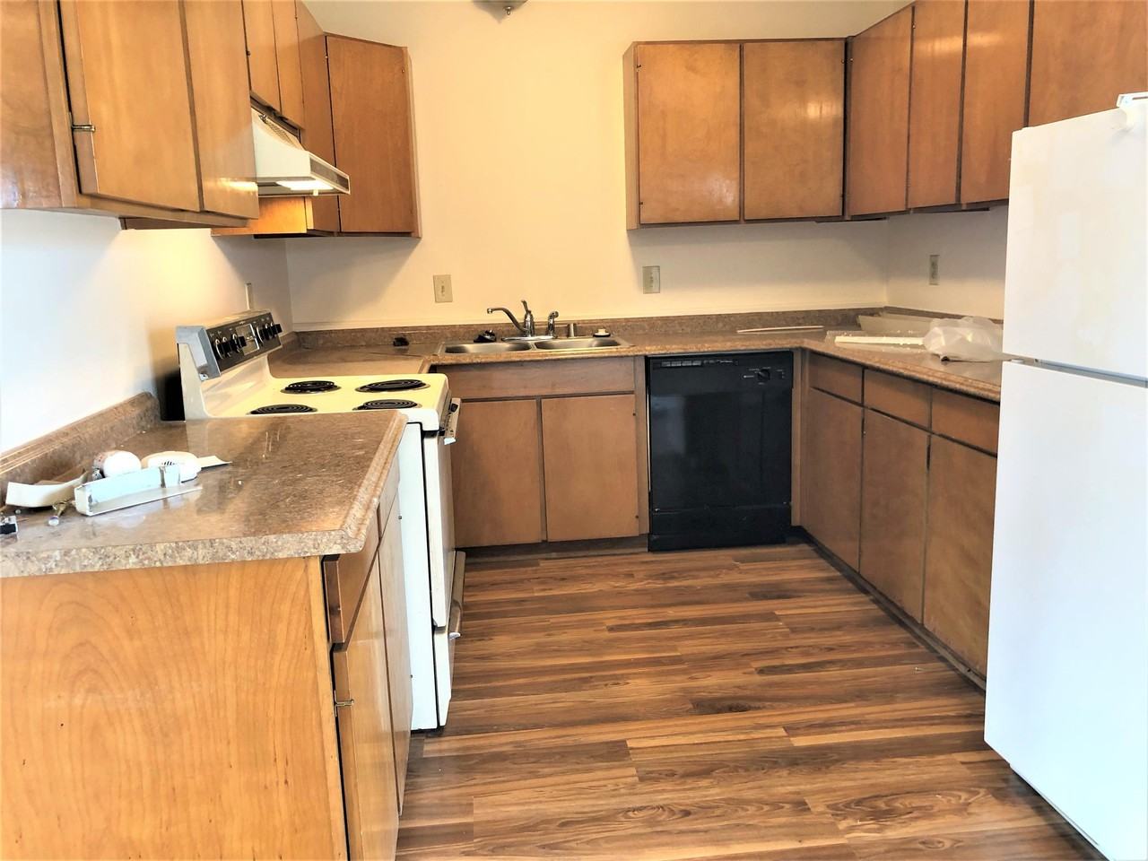 2606 Ardsley Cir #E - Photo 5 of 11