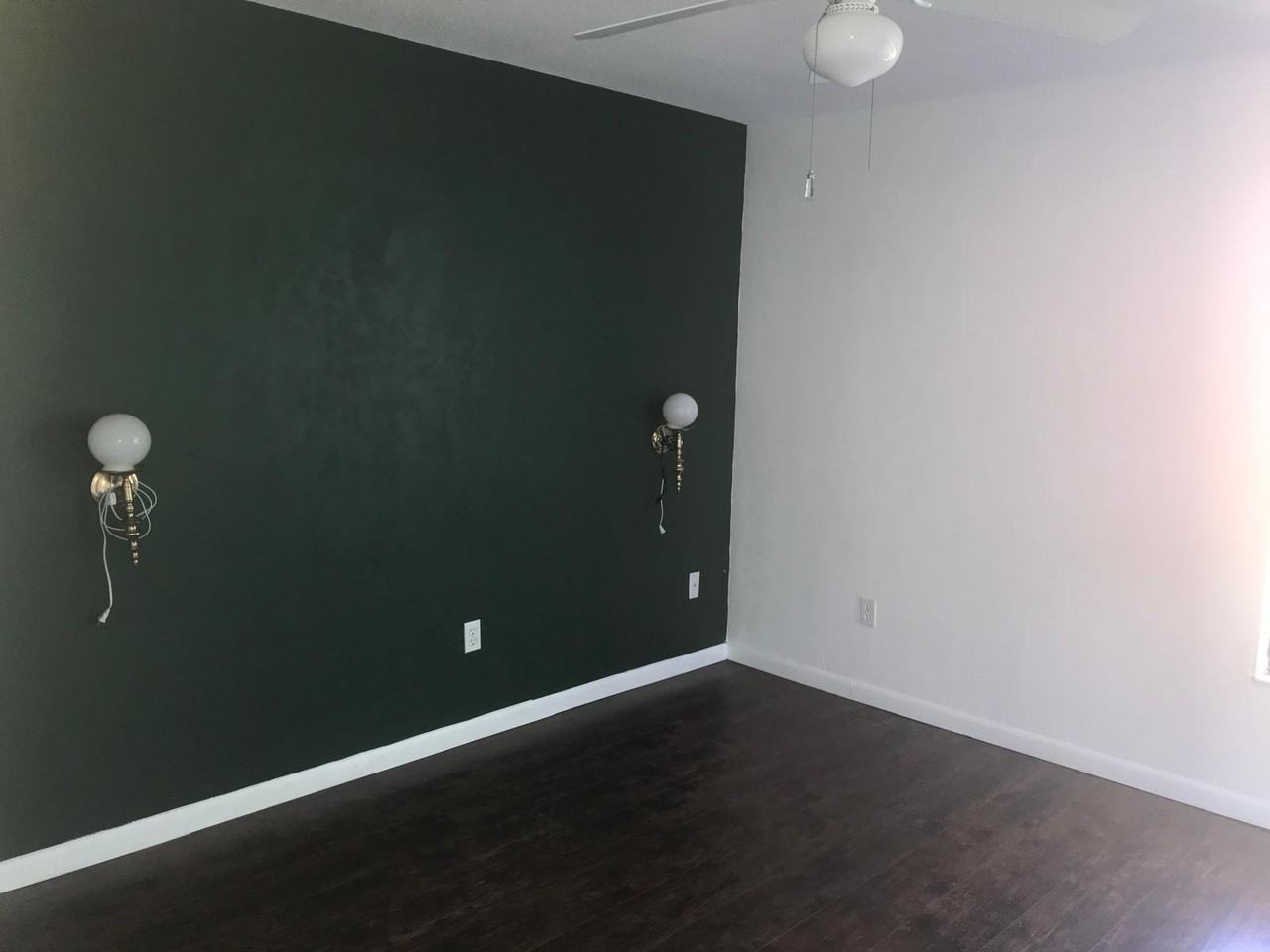 112 Oakwood Village Cir #1 - Photo 5 of 13