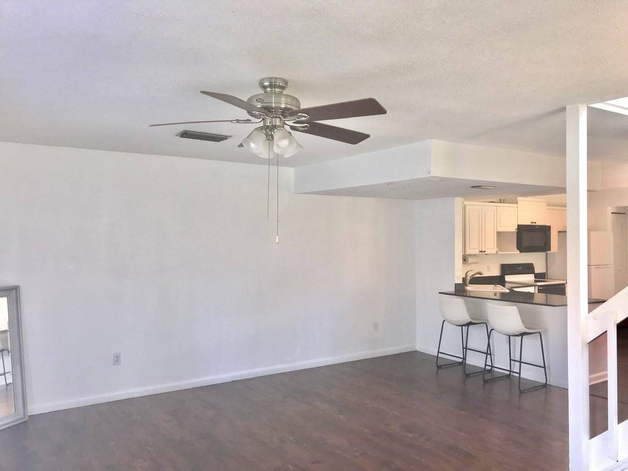 112 Oakwood Village Cir #1 - Photo 6 of 13