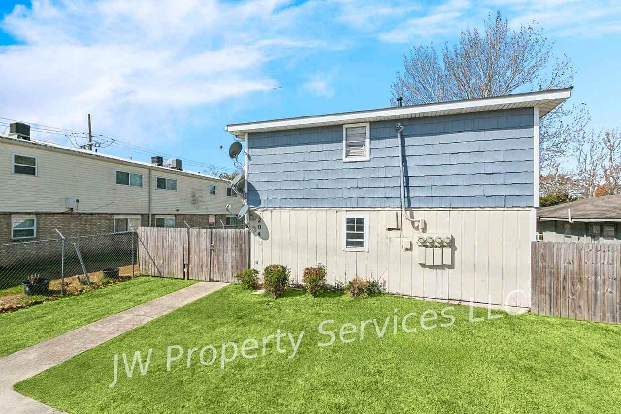 204 Wilker Neal Ave - Photo 2 of 10