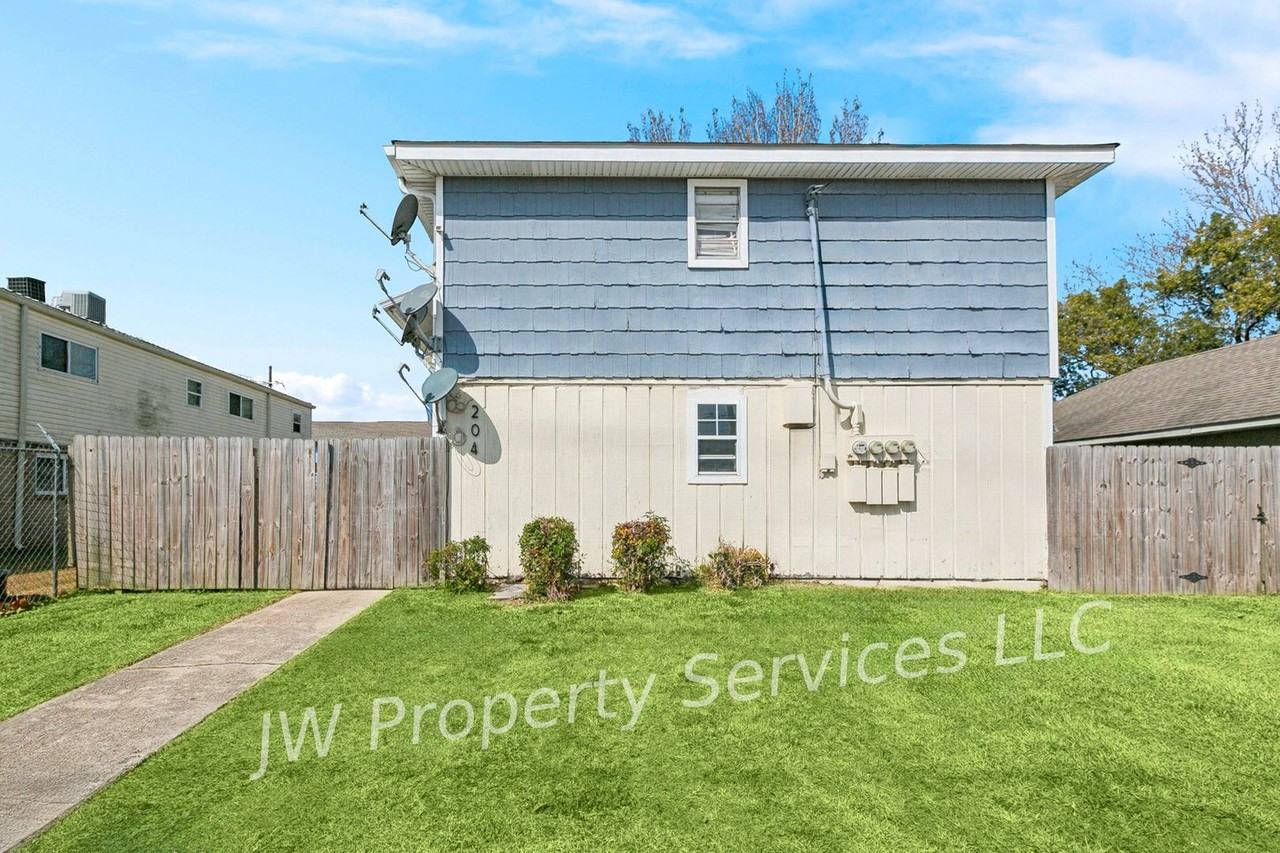 204 Wilker Neal Ave - Photo 3 of 10