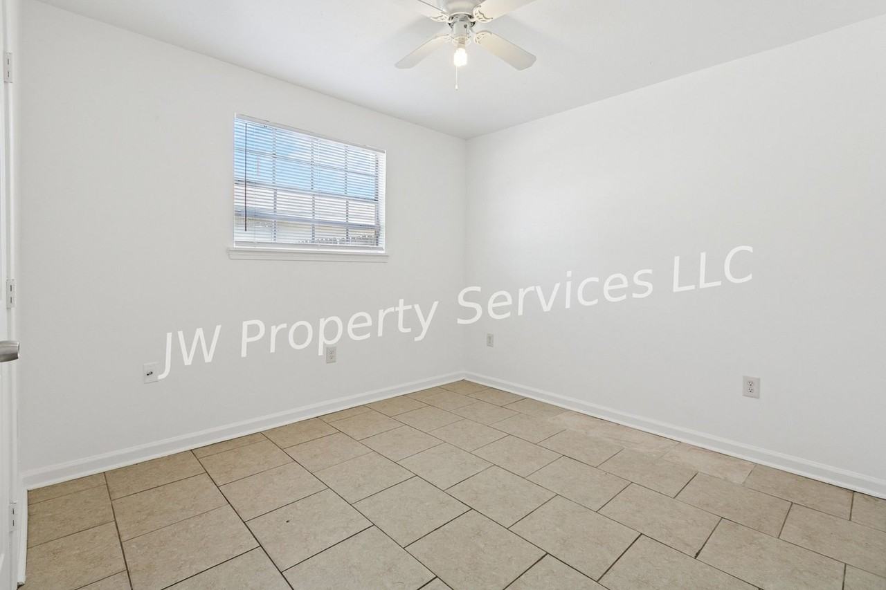 204 Wilker Neal Ave - Photo 4 of 10