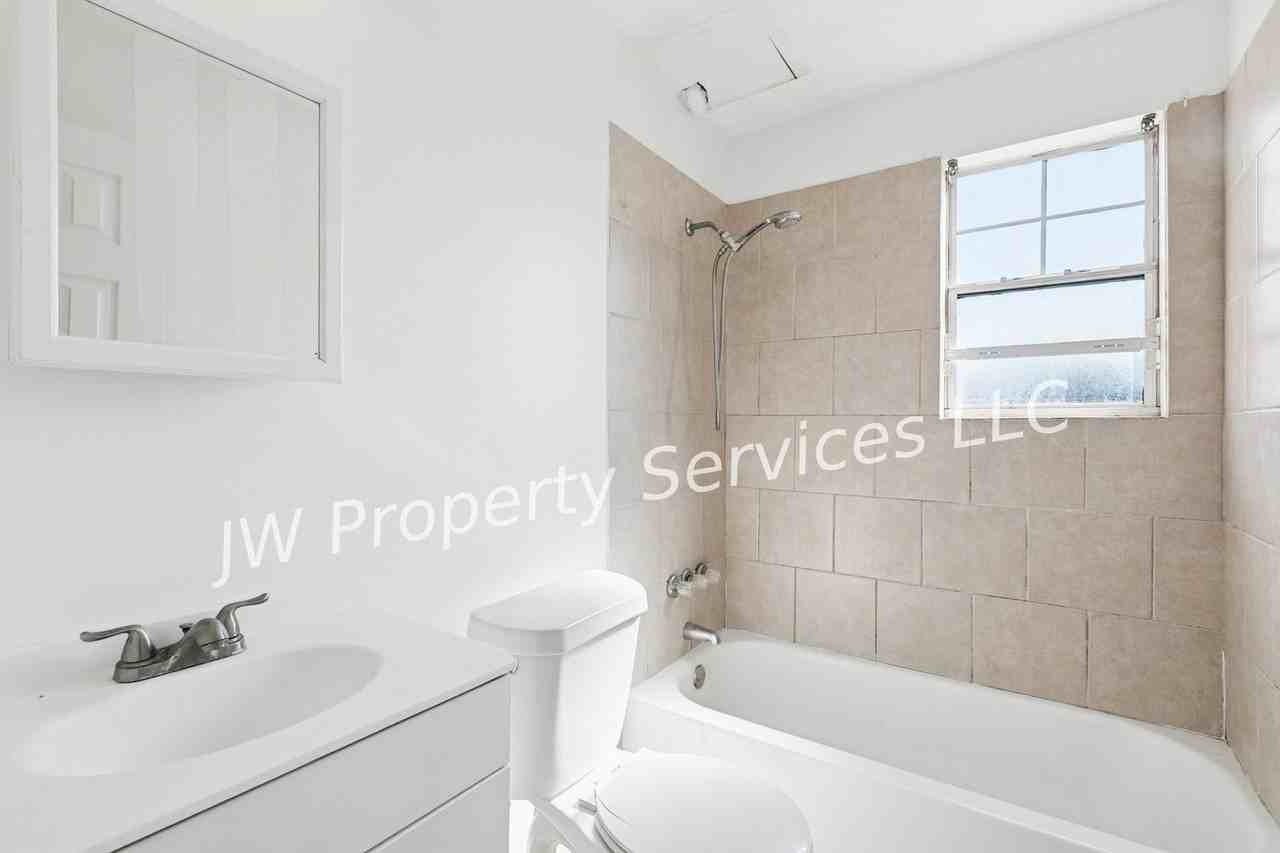 204 Wilker Neal Ave - Photo 5 of 10