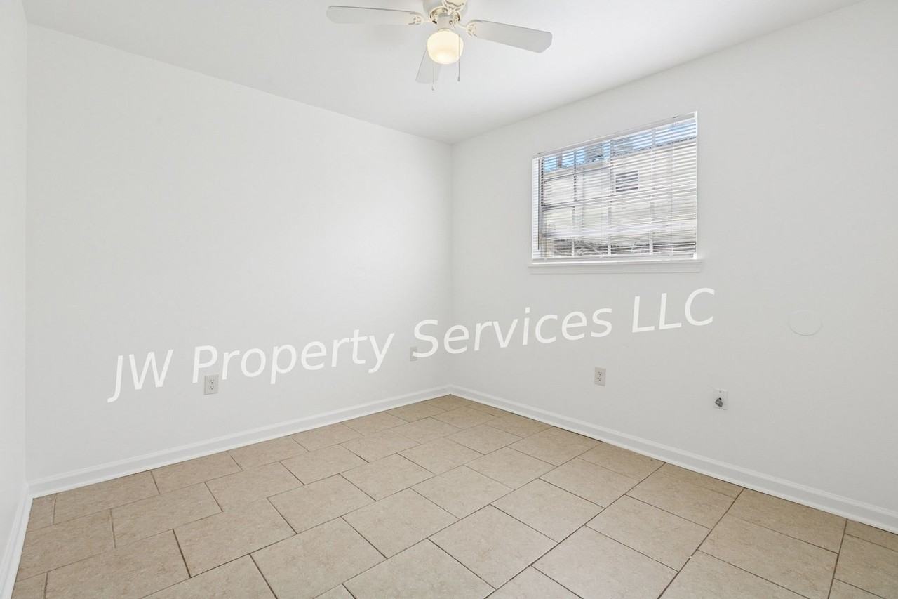 204 Wilker Neal Ave - Photo 6 of 10