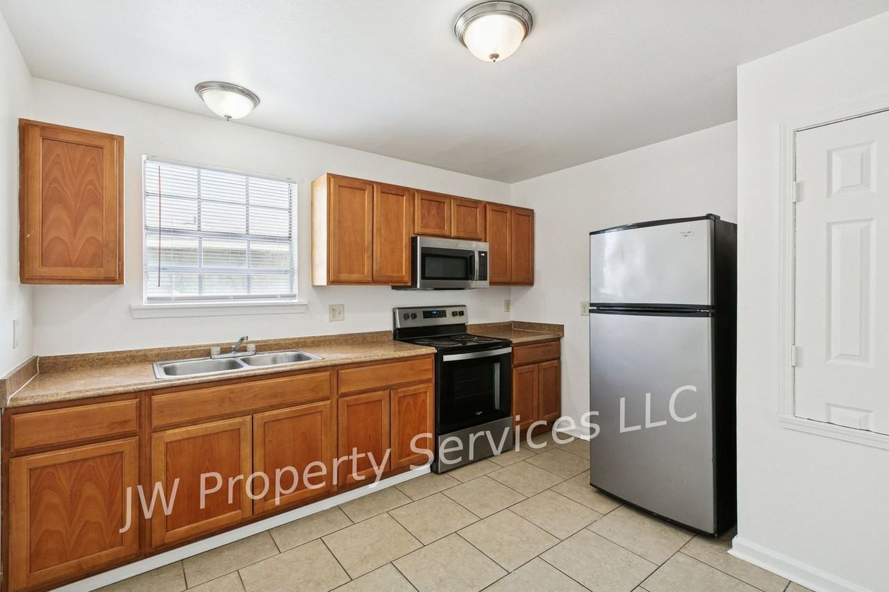 204 Wilker Neal Ave - Photo 7 of 10