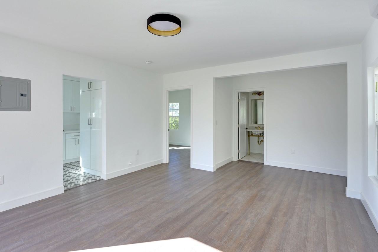 3365-3373 Hamilton Way - Photo 7 of 11