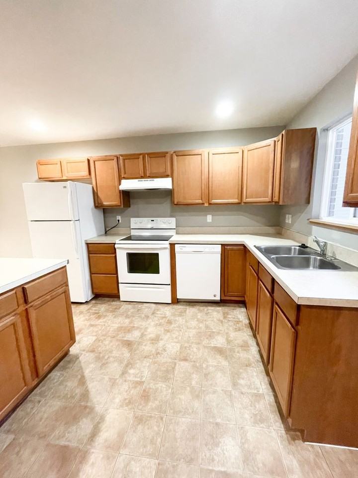 2405 City View Ct - Photo 2 of 28