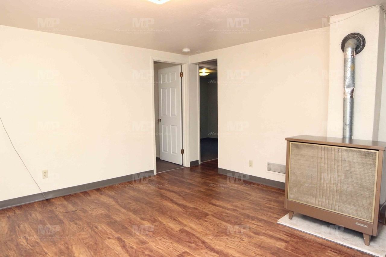 812 1/2 W Myrtle St - Photo 2 of 7