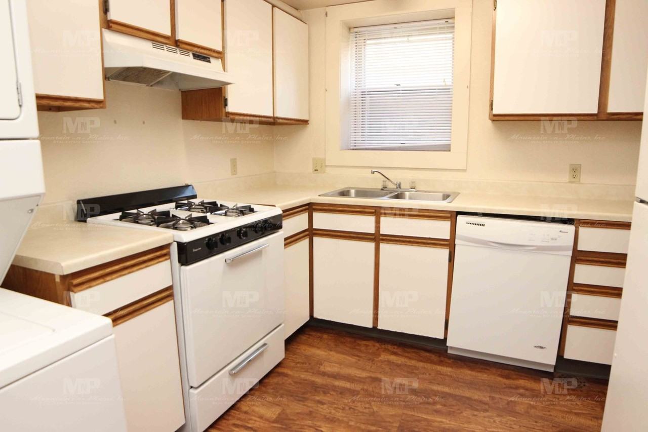 812 1/2 W Myrtle St - Photo 3 of 7