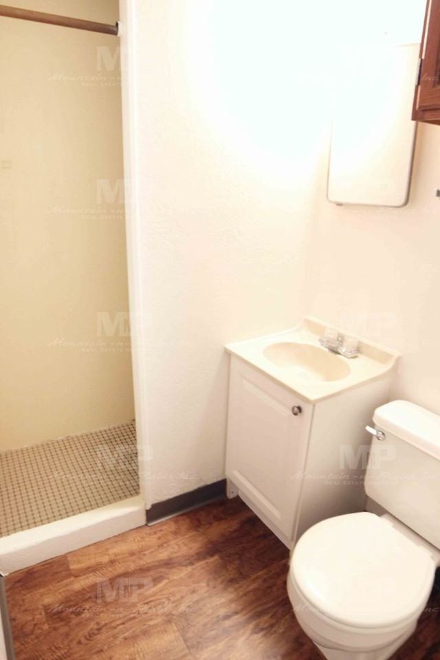 812 1/2 W Myrtle St - Photo 6 of 7