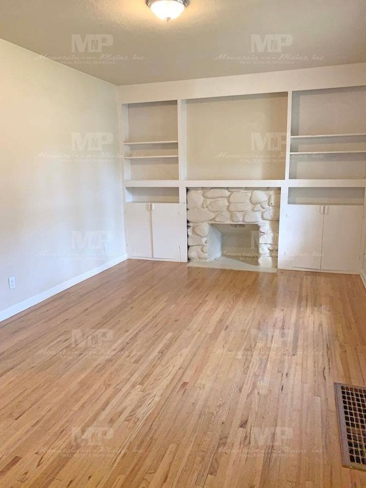 645 S Loomis Ave - Photo 2 of 12