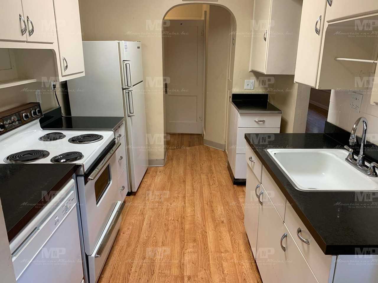 645 S Loomis Ave - Photo 4 of 12