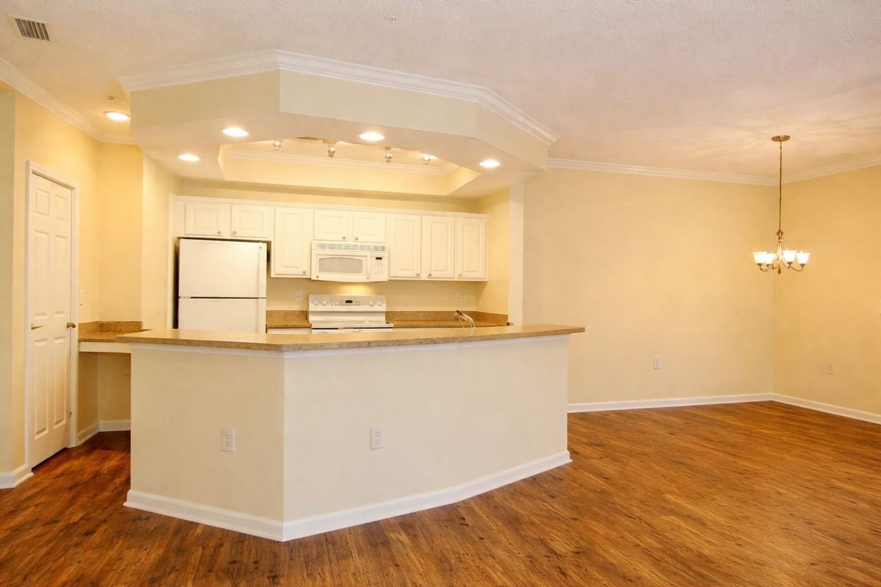 380 Marshland Rd - Photo 2 of 17