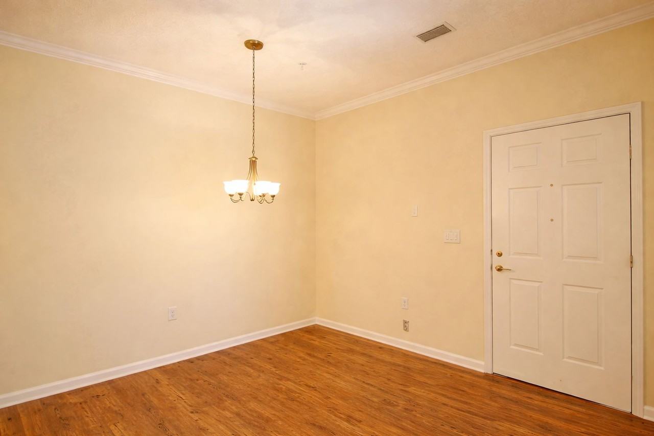 380 Marshland Rd - Photo 4 of 17