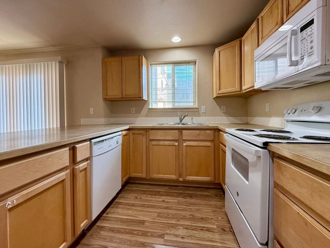 2828 Sw Juniper Ave - Photo 4 of 21