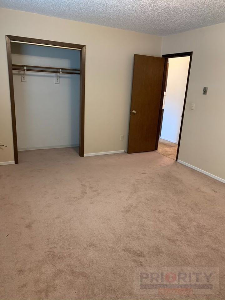 703 Vivian St - Photo 5 of 7