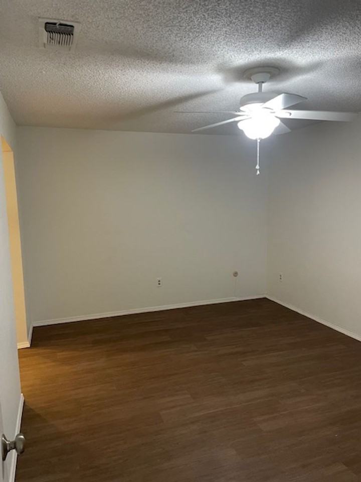 1106 Brighton Dr #C - Photo 5 of 16