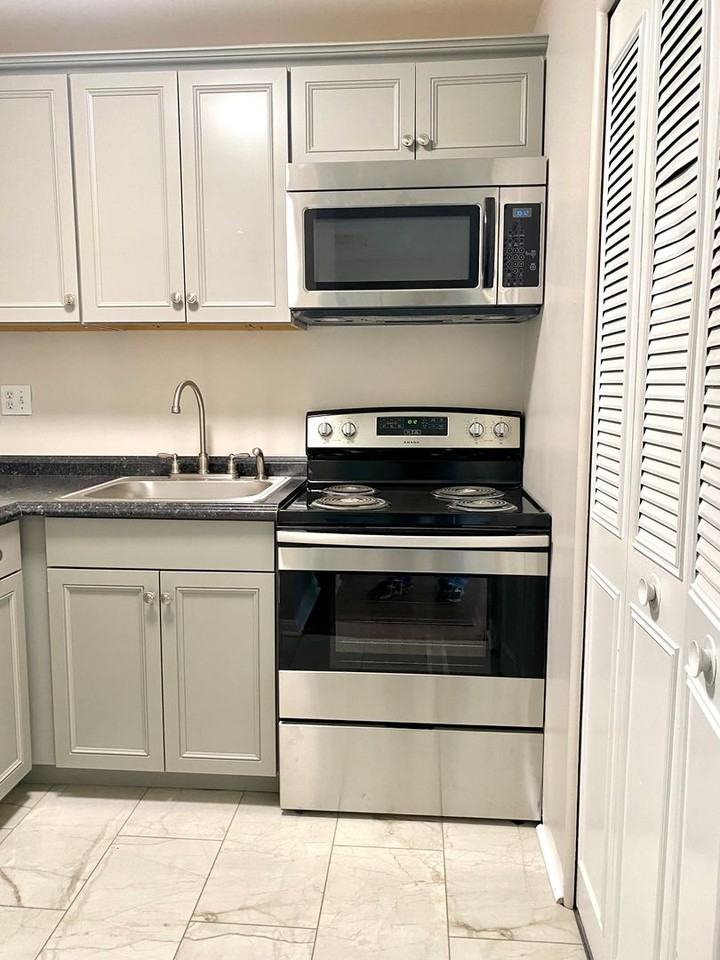 2600 Le Blanc Ct. - Photo 3 of 22