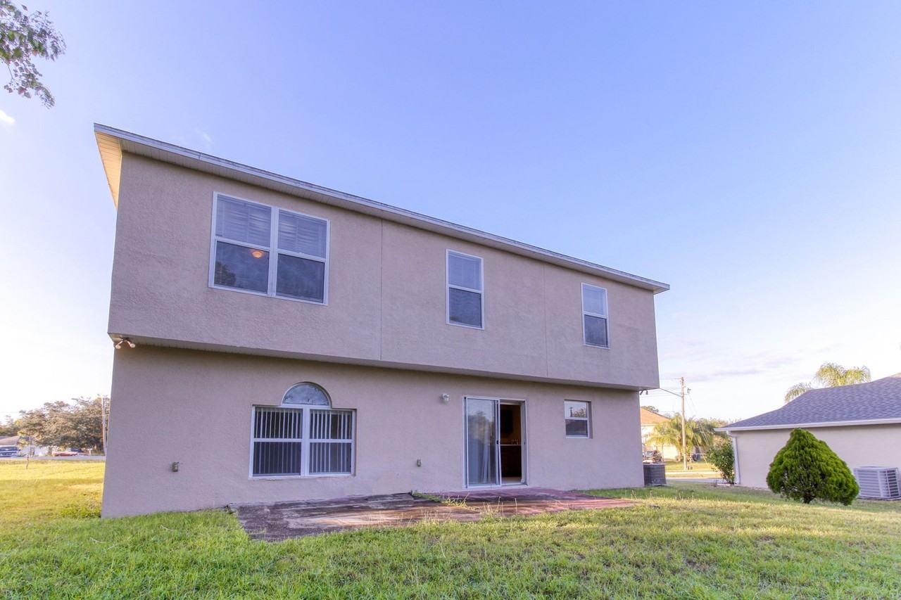 1902 Huron Way - Photo 2 of 31